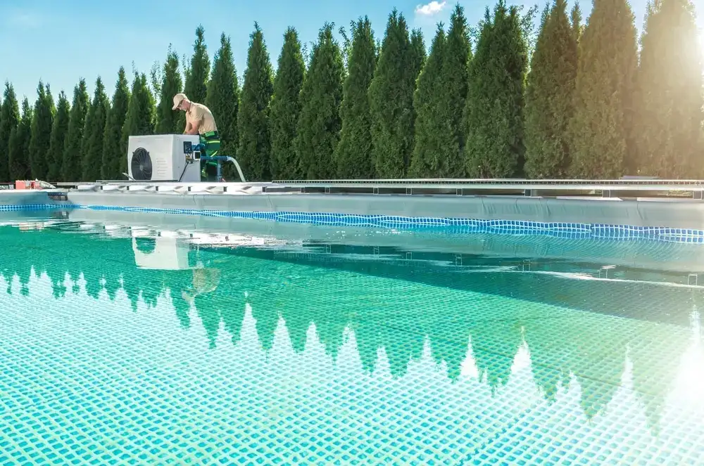 Difference Between a Pool Heater and a Heat Pump