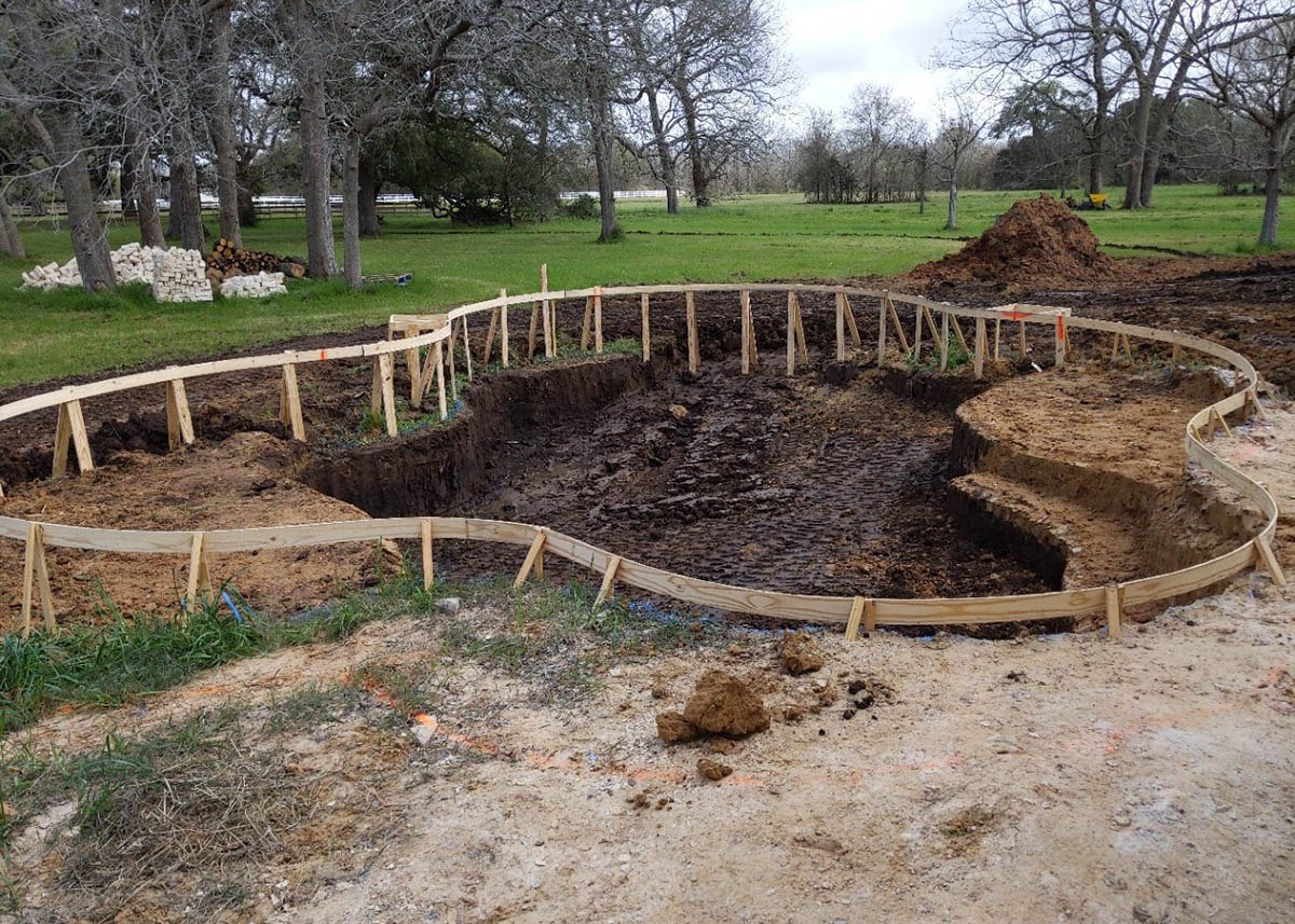 Custom swimming pool Landscaping